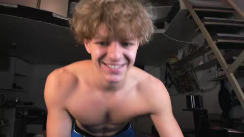 Nik online show from 10/04/25, 03:54