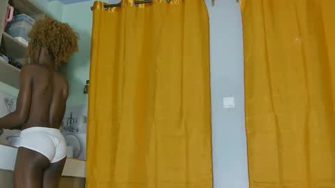 Snapshot of naughty_princess25 chatting on 10/01/25, 04:35 sexxy online show from 10/01/25, 04:35