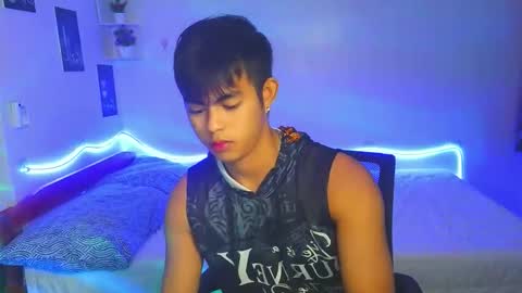 Snapshot of naughtyboylouie chatting on 09/25/25, 01:37 Loue online show from 09/25/25, 01:37