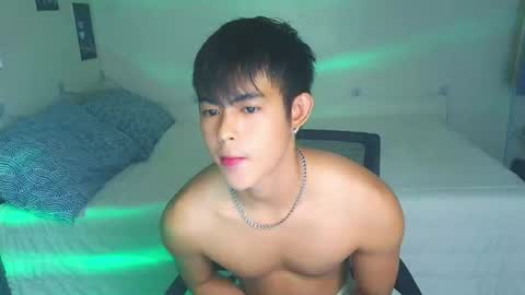 Snapshot of naughtyboylouie chatting on 09/30/25, 02:22 Loue online show from 09/30/25, 02:22