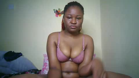 Snapshot of naughtybrownny chatting on 05/19/26, 12:22 MUMU online show from 05/19/26, 12:22