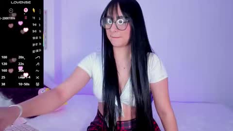 Snapshot of naughtybunnyy_1 chatting on 10/15/25, 12:44 online show from 10/15/25, 12:44