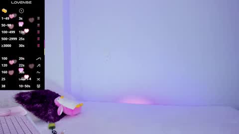 Snapshot of naughtybunnyy_1 chatting on 10/17/25, 12:25 online show from 10/17/25, 12:25