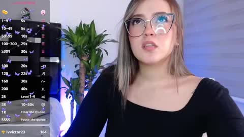 Snapshot of naughtycurvybbx chatting on 12/22/24, 07:54 LANAindependent model online show from 12/22/24, 07:54