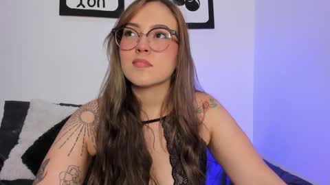 Snapshot of naughtycurvybbx chatting on 10/03/25, 04:31 LANAindependent model online show from 10/03/25, 04:31