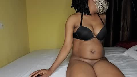 Snapshot of naughtygal0001 chatting on 06/21/26, 05:21 NaughtyGal online show from 06/21/26, 05:21