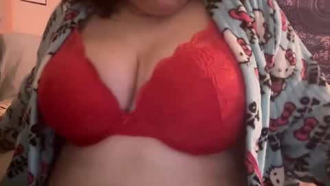 Snapshot of naughtygirl637100 chatting on 11/25/25, 01:33 Naughty Girl online show from 11/25/25, 01:33