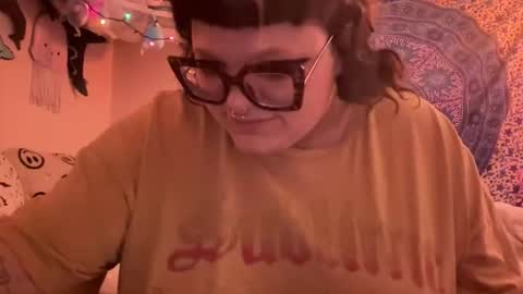 Snapshot of naughtygirl637100 chatting on 12/14/25, 01:11 Naughty Girl online show from 12/14/25, 01:11