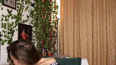 Snapshot of naughtyhomemade17 chatting on 10/19/25, 01:01 Mya Alexya online show from 10/19/25, 01:01