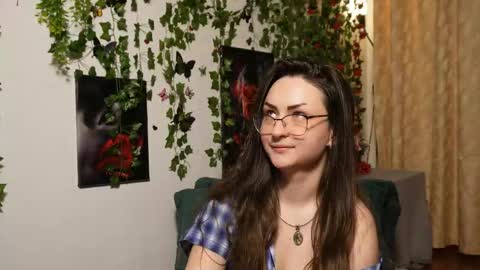 Snapshot of naughtyhomemade17 chatting on 11/12/25, 05:35 Mya Alexya online show from 11/12/25, 05:35