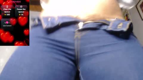 Snapshot of naughtyhotsquirt chatting on 10/18/25, 03:35 Kimberly online show from 10/18/25, 03:35