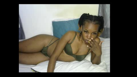 Snapshot of naughtyie chatting on 10/19/25, 07:47 naughtyie online show from 10/19/25, 07:47