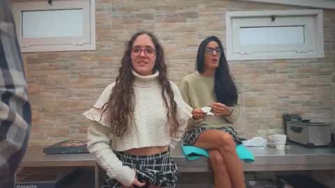 ANDREA STEPH  MIKE online show from 09/29/25, 08:30