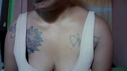 Snapshot of naughtymom_33 chatting on 10/31/25, 07:42 naughtymom_33 online show from 10/31/25, 07:42