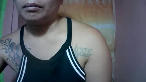 Snapshot of naughtymom_33 chatting on 11/22/25, 09:36 naughtymom_33 online show from 11/22/25, 09:36