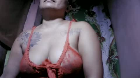 naughtymom_33 online show from 07/04/26, 12:28