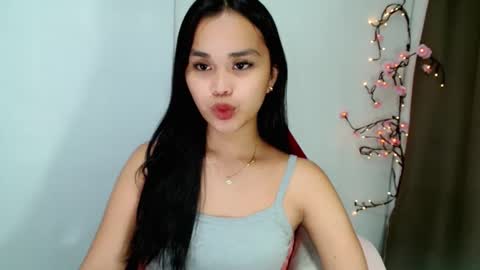 Snapshot of naughtymuse_ chatting on 03/19/26, 04:33 ELISE online show from 03/19/26, 04:33