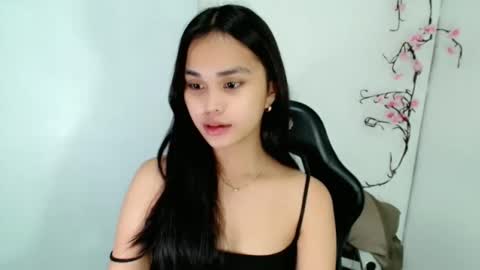 Snapshot of naughtymuse_ chatting on 04/14/26, 07:58 ELISE online show from 04/14/26, 07:58