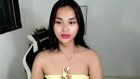 Snapshot of naughtymuse_ chatting on 04/30/26, 09:19 ELISE online show from 04/30/26, 09:19