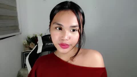 Snapshot of naughtymuse_ chatting on 05/07/26, 07:08 ELISE online show from 05/07/26, 07:08