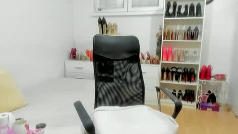 Snapshot of naughtysabine1 chatting on 10/18/25, 09:21 naughtysabine1 online show from 10/18/25, 09:21