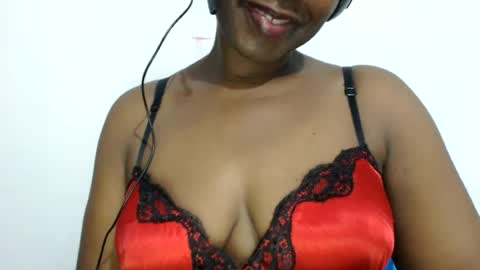 Snapshot of naughtyshy28 chatting on 06/22/26, 09:56 Sweet Naughty Shy online show from 06/22/26, 09:56