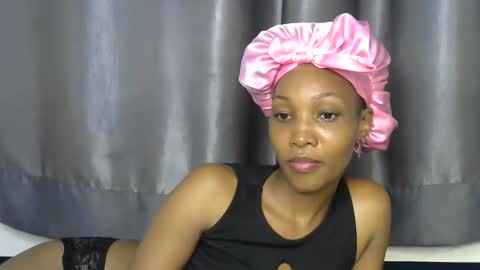 Snapshot of naughtyy4u chatting on 05/13/26, 08:38 naughtyy4u online show from 05/13/26, 08:38