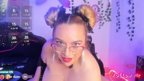 Snapshot of naugthy_curvy1_ chatting on 03/24/26, 06:24 sara online show from 03/24/26, 06:24