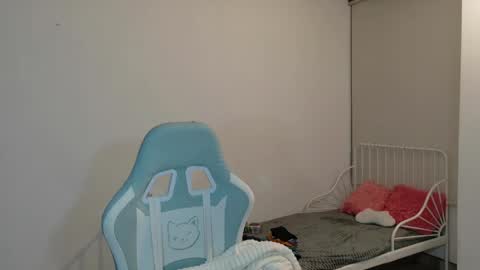 Snapshot of naugthy_muse chatting on 04/25/26, 04:37 sabrina online show from 04/25/26, 04:37