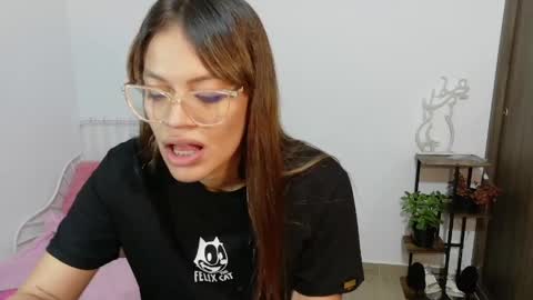 Snapshot of naugthy_muse chatting on 06/07/26, 01:21 sabrina online show from 06/07/26, 01:21