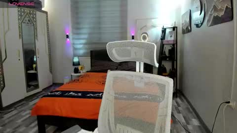 Snapshot of naugtycummer69 chatting on 10/08/25, 05:05 JAY online show from 10/08/25, 05:05