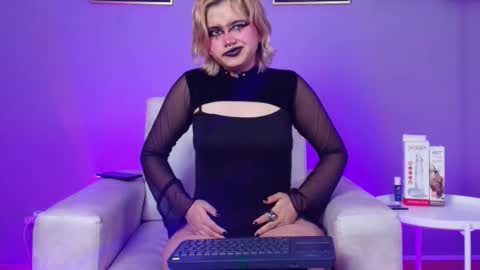 Navier  online show from 10/21/25, 01:01