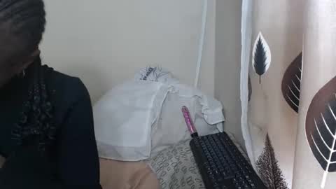 nawtylarissa_ online show from 10/05/25, 07:28