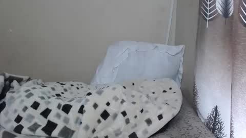 nawtylarissa_ online show from 10/29/25, 06:04