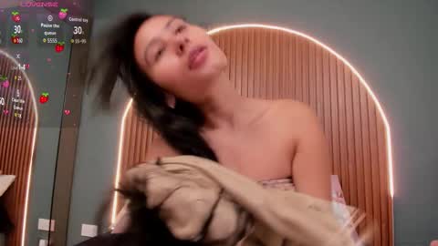 Naye  online show from 10/30/25, 04:14