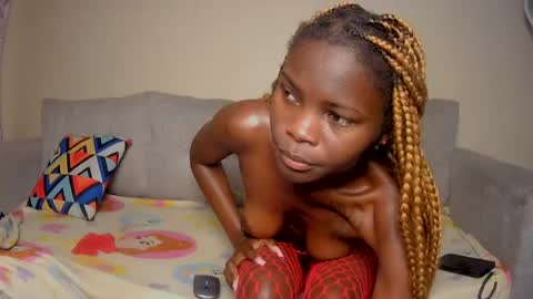 nayela_ online show from 07/17/26, 12:45