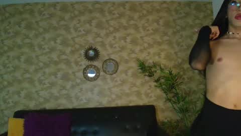 Snapshot of nayla_monroee chatting on 12/03/25, 08:29 Nayla online show from 12/03/25, 08:29