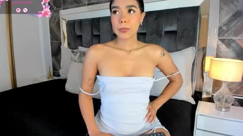 Snapshot of naylagrey chatting on 03/09/26, 11:36 online show from 03/09/26, 11:36