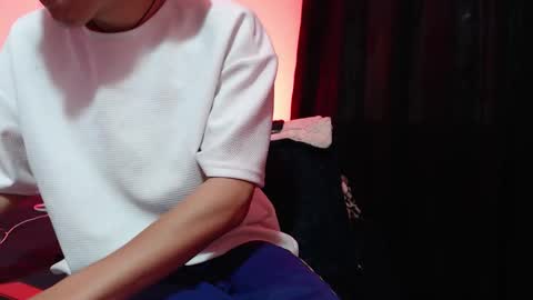 Snapshot of naytonfreeman chatting on 11/28/25, 11:35 Im Nayton online show from 11/28/25, 11:35