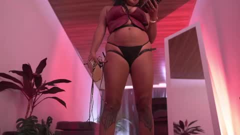 Nefertari online show from 06/05/26, 02:56