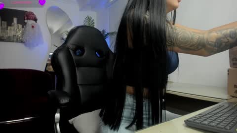 Hellen online show from 12/18/24, 07:30