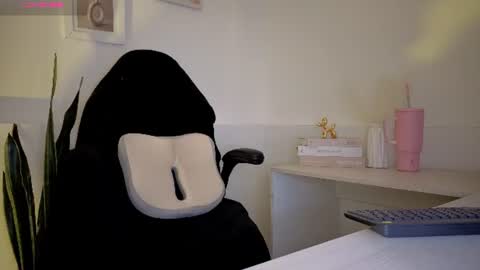Hellen online show from 07/13/26, 07:49