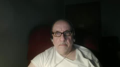 Snapshot of needlesslove chatting on 07/04/26, 01:45 Tom online show from 07/04/26, 01:45