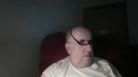 Snapshot of needlesslove chatting on 07/10/26, 12:48 Tom online show from 07/10/26, 12:48
