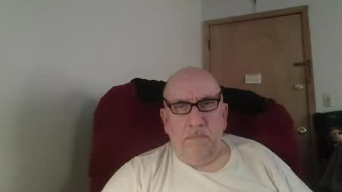 Snapshot of needlesslove chatting on 07/18/26, 12:04 Tom online show from 07/18/26, 12:04