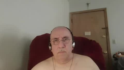 Snapshot of needlesslove chatting on 07/26/26, 10:27 Tom online show from 07/26/26, 10:27