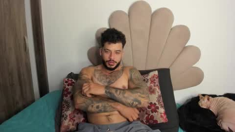 Snapshot of neeii chatting on 10/22/25, 02:12 Nei turn green online show from 10/22/25, 02:12