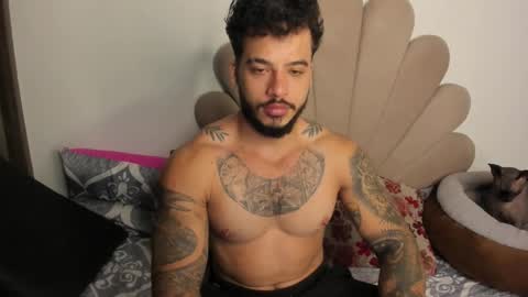 Snapshot of neeii chatting on 11/05/25, 11:10 Nei turn green online show from 11/05/25, 11:10