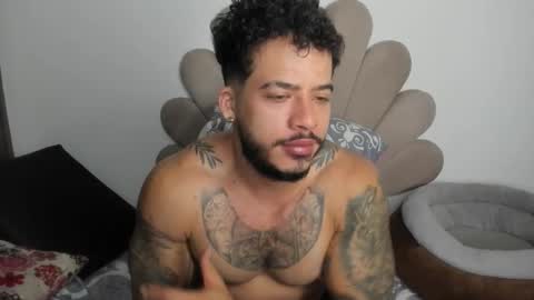 Snapshot of neeii chatting on 11/10/25, 10:47 Nei turn green online show from 11/10/25, 10:47