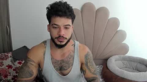 Snapshot of neeii chatting on 11/16/25, 12:44 Nei turn green online show from 11/16/25, 12:44